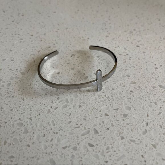 Stainless steel Cross Decor Cuff Bangle - Picture 10 of 13